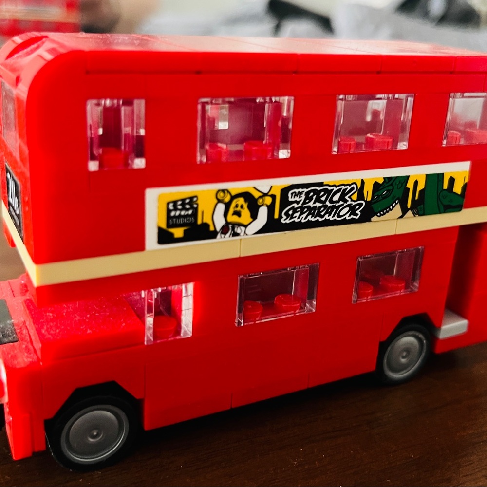 LEGO Authentic London Double-Decker Red Bus - Picture 4 of 5